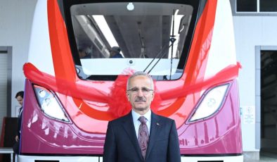 Abdulkadir Uraloğlu: Yerli ve milli elektrikli tren setinde seri üretime geçtik