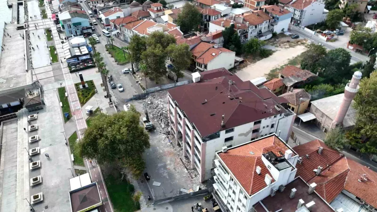 Mudanya Belediye Binası Yıkılıyor, Yeni Bina İçin Yarışma Başlıyor